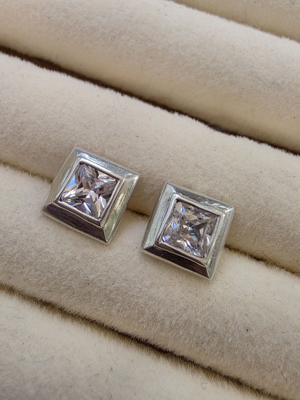 Vivah 925 Sterling Silver Square Clear Stone Stud Earrings • 1.75g